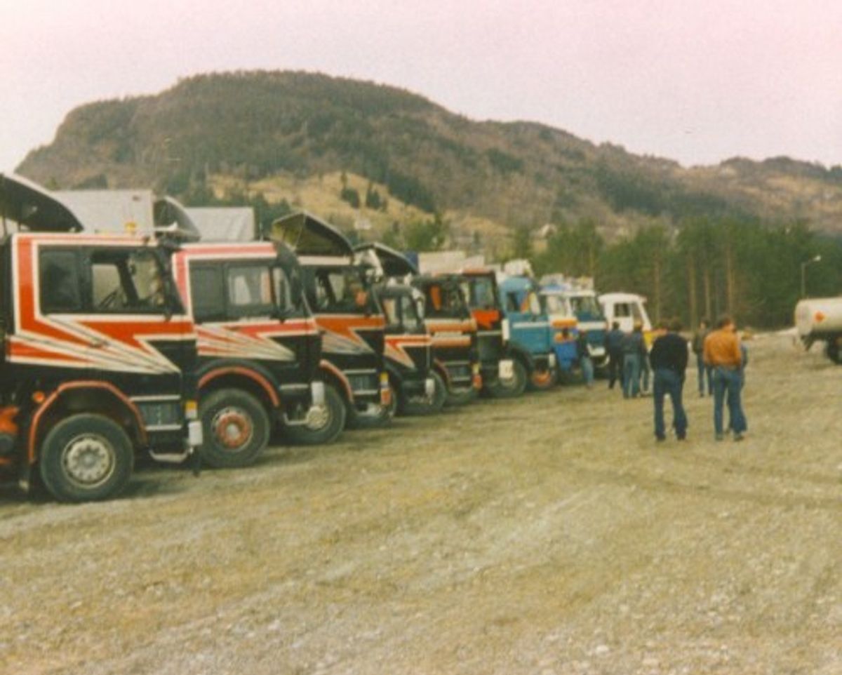 Her kan du lese Voss Transportservice AS' historie. Vi har holdt på helt siden 1973, se bilde. 